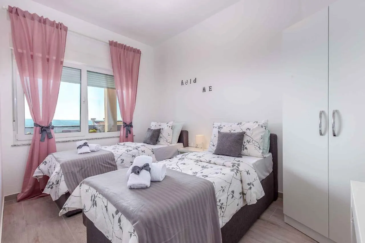 Apartments In Dramalj 36023