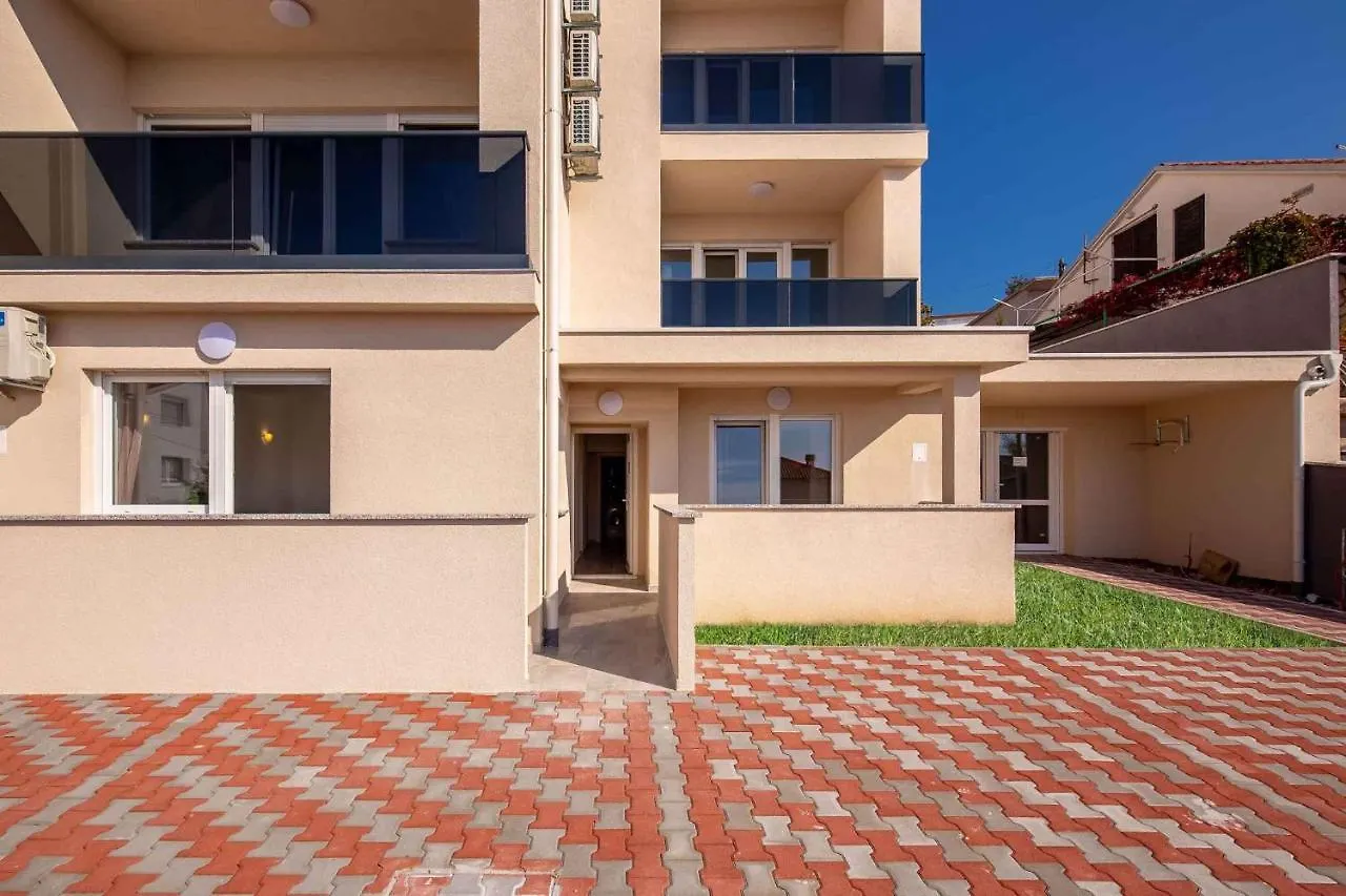 Apartments In Dramalj 36023