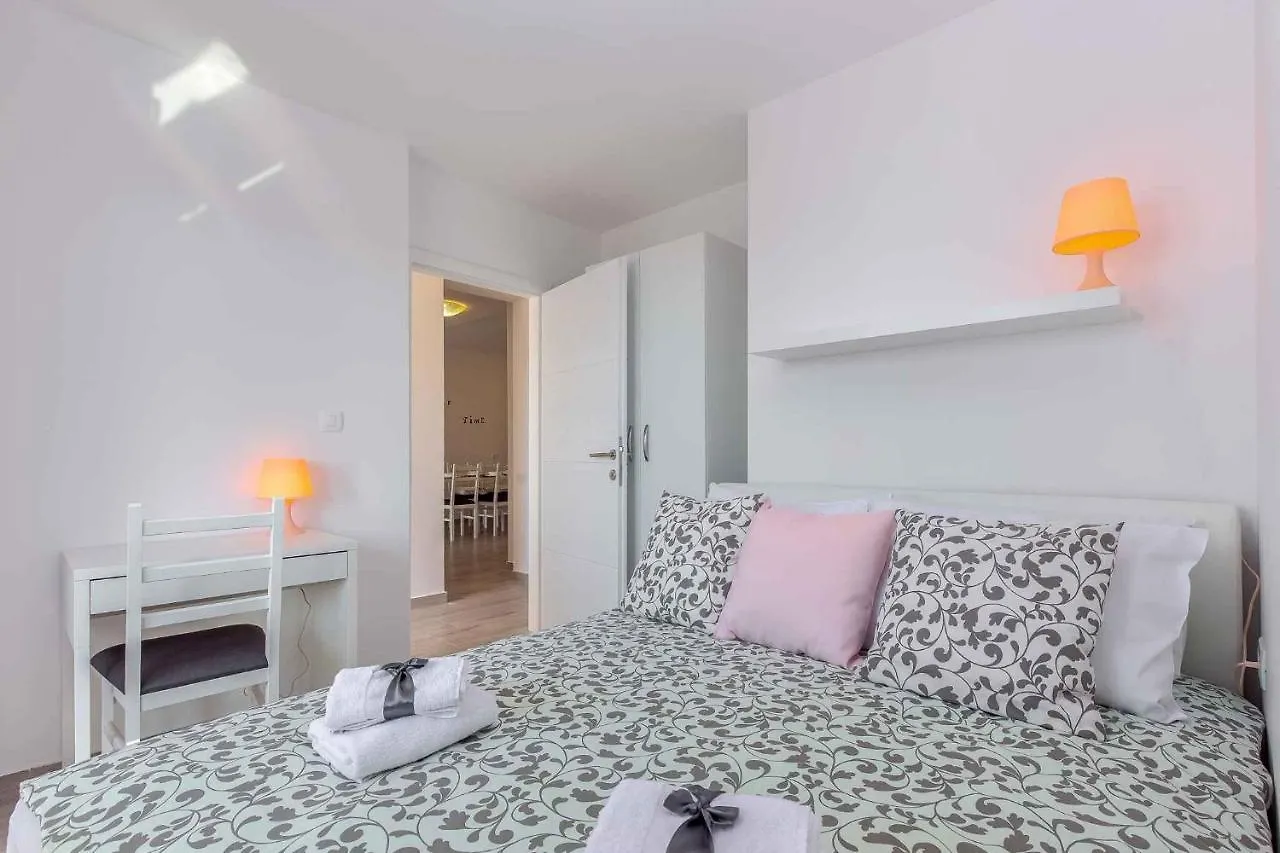 Apartments In Dramalj 36023