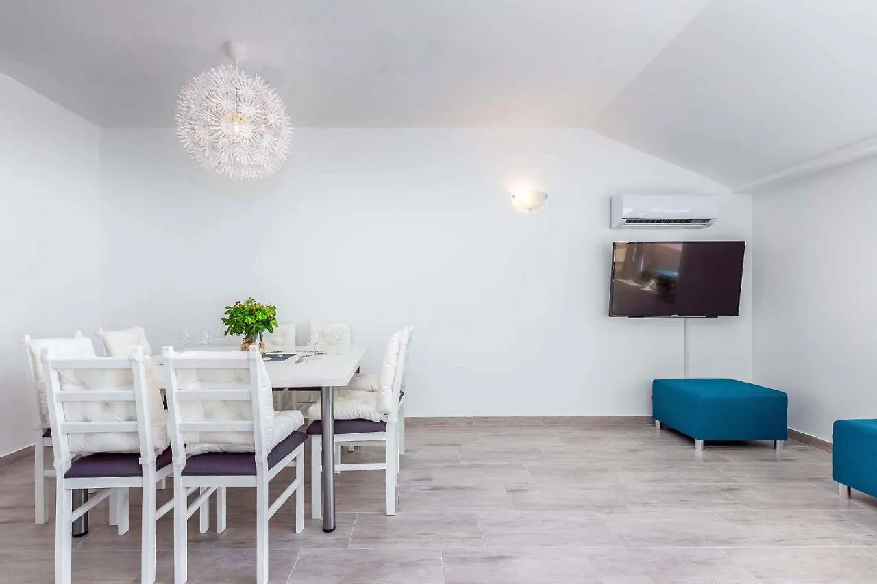 Apartments In Dramalj 36023