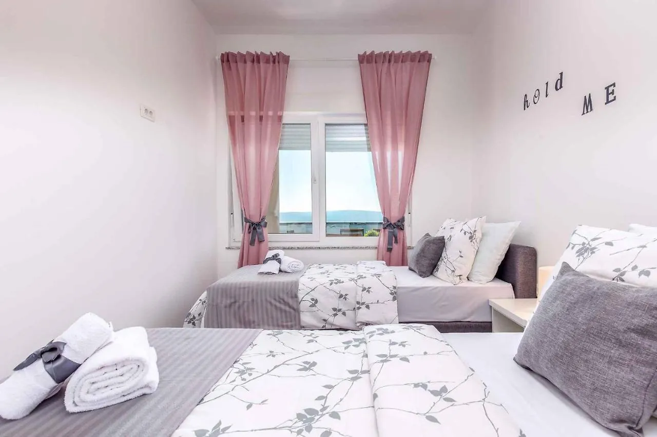 Apartments In Dramalj 36023
