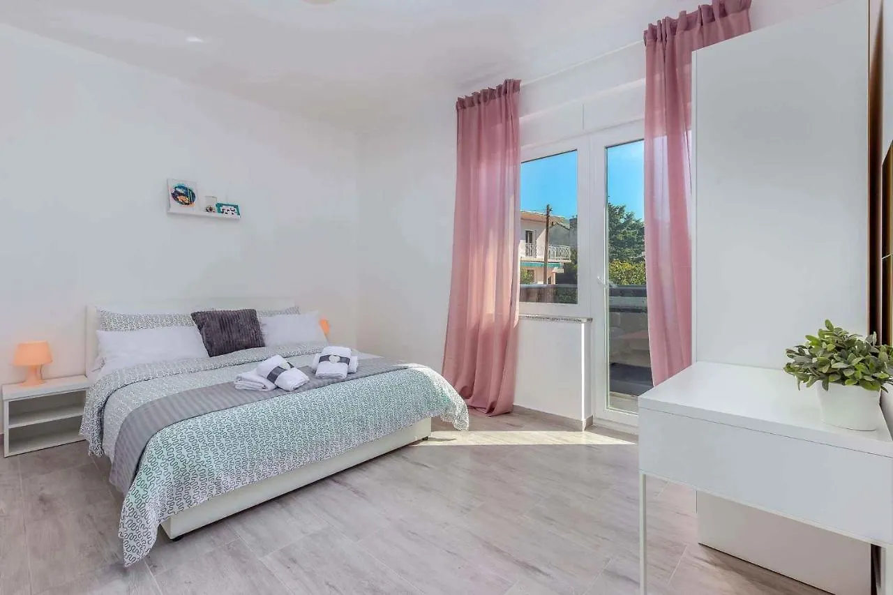 Apartments In Dramalj 36023