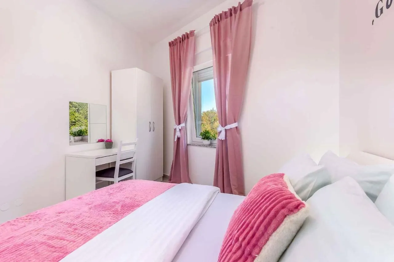 Apartments In Dramalj 36023