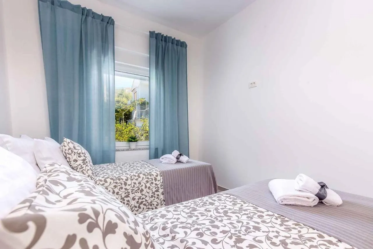 Apartments In Dramalj 36023